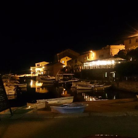 La Marine Hotel Luri Kültér fotó