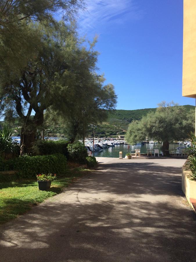 La Marine Hotel Luri Kültér fotó