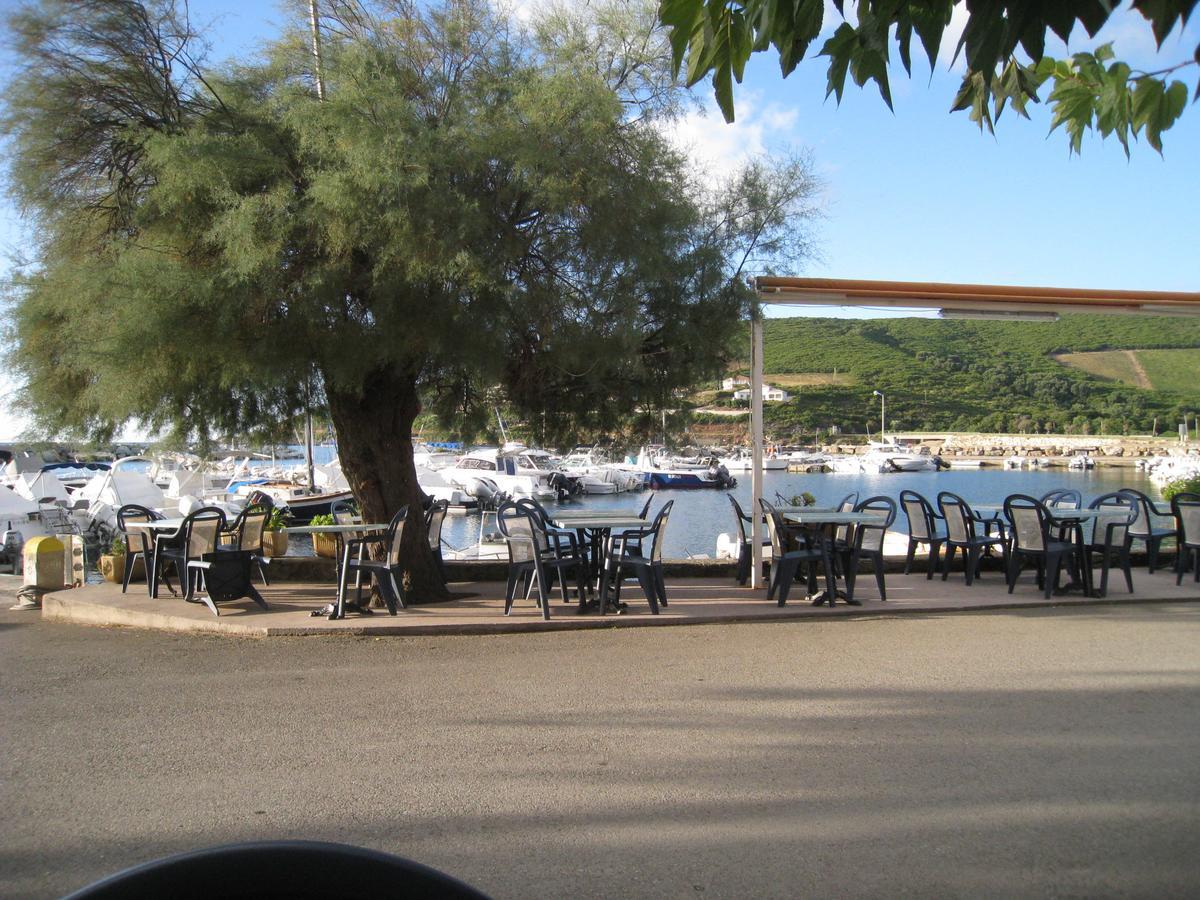La Marine Hotel Luri Kültér fotó